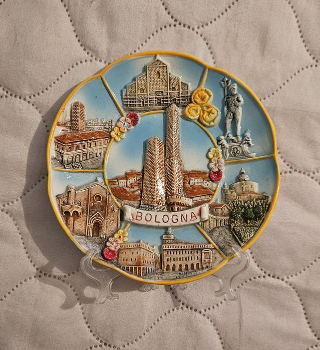 Чинийки и сувенири от България и чужбина