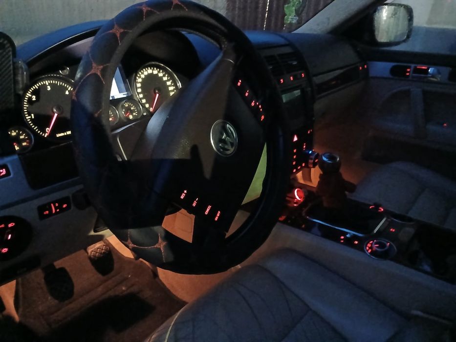 Vând Volkswagen Touareg