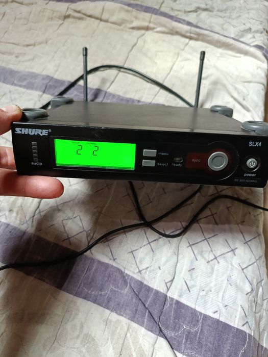 Продам беспроводной приемник Shure SLX4