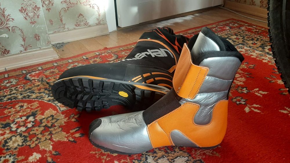 Горные ботинки (спец.обувь)