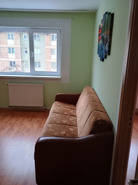 Apartament 3 camere semidecomandat