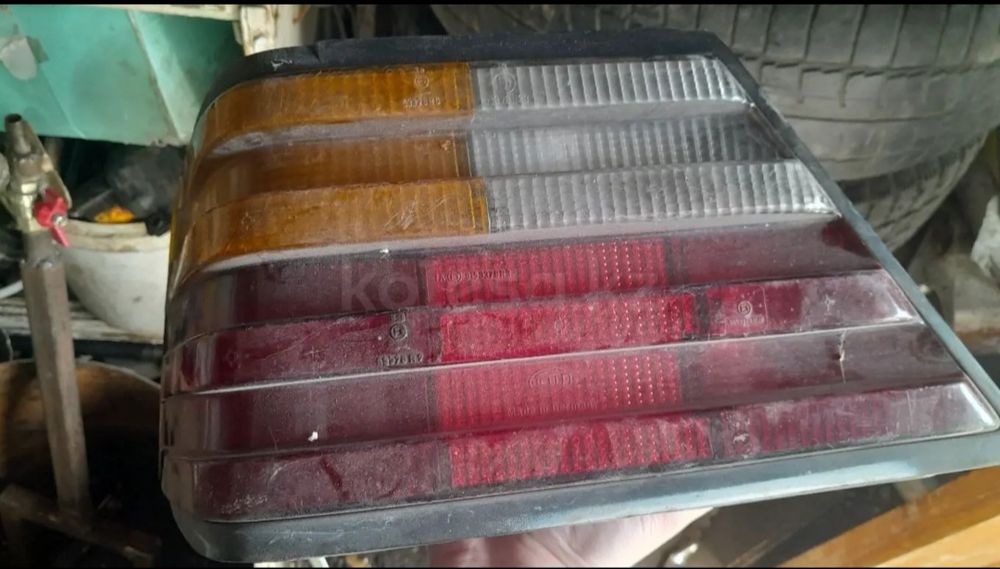 задний плафон w 124