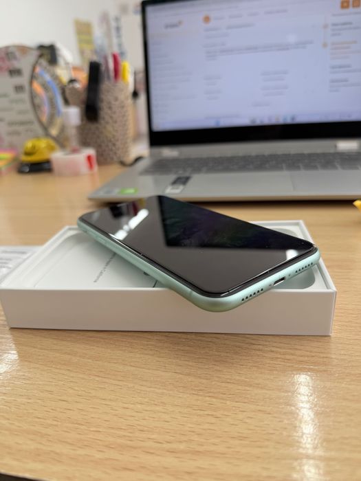 Продам айфон 11 на 128 гб