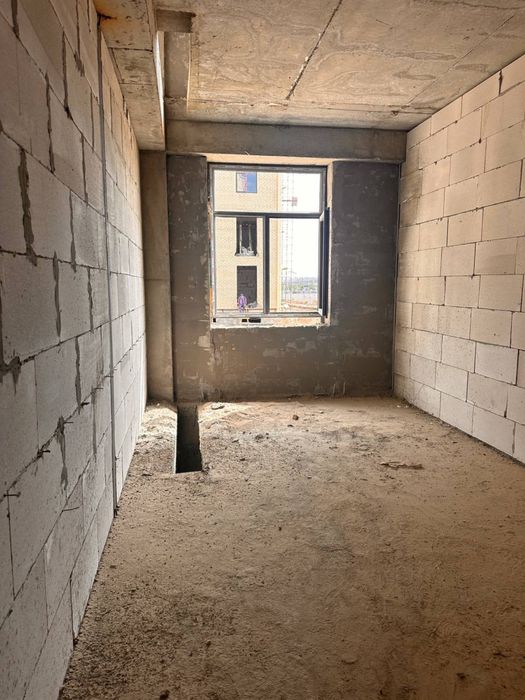 Продается квартира-коробка 216 м2