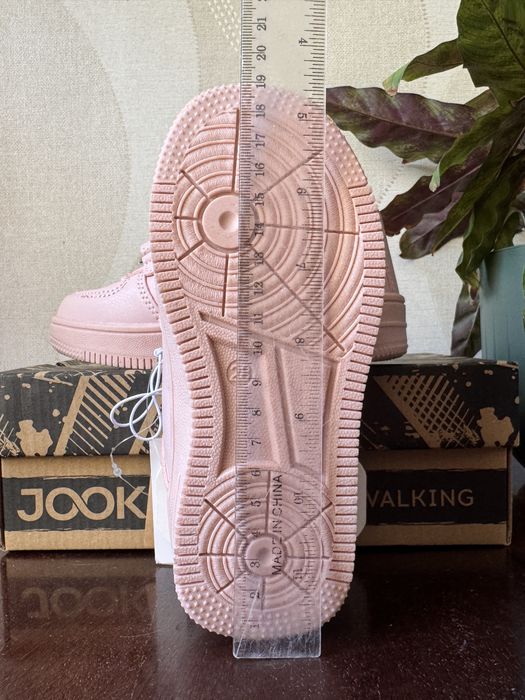 Кроссовки на девочку 28 р, 19 см