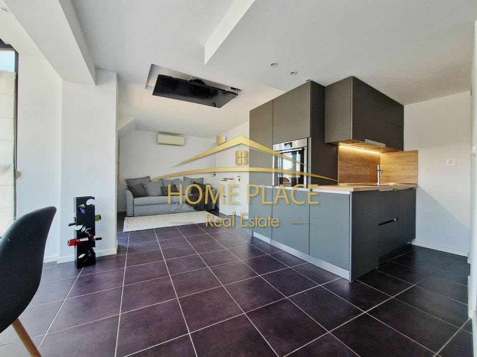 Дава се под наем Едностаен апартамент в Варна, Център - 58 кв.м за 648.21 € - Снимка #1