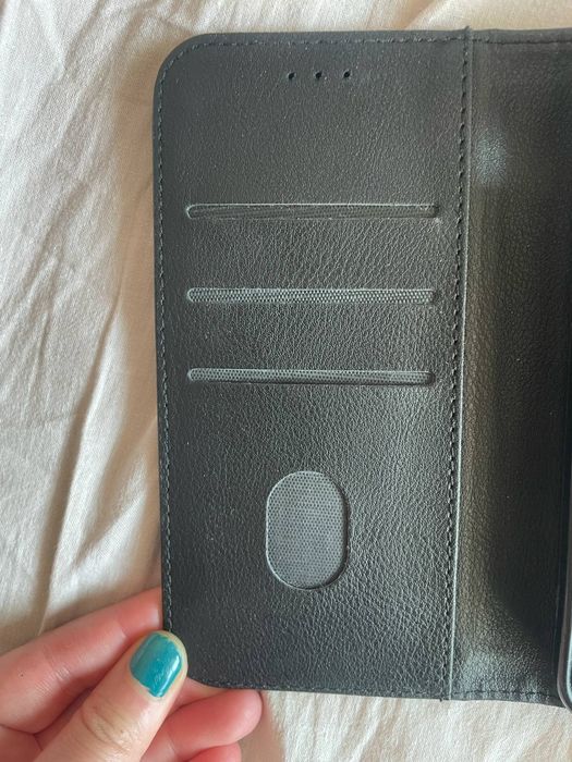 Черен калъф, тип тефтер за iphone 12.