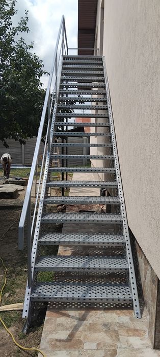 Scara zincate la comanda în toată tara oferim și montaj