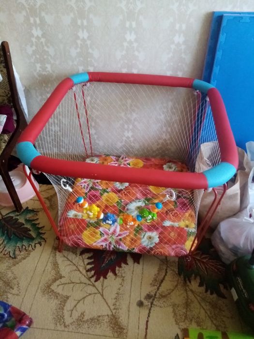 Продам игровой манеж.