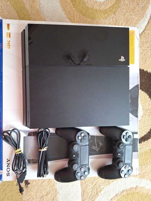 Play Station 4 +  2manete