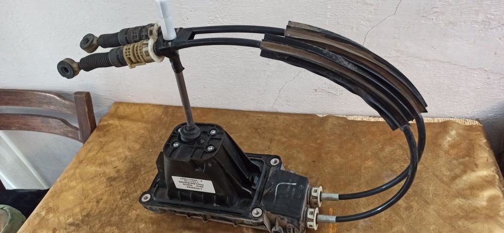 Рычаг (Кулиса) переключения передач в сборе (с тросами) Рено / Ларгус