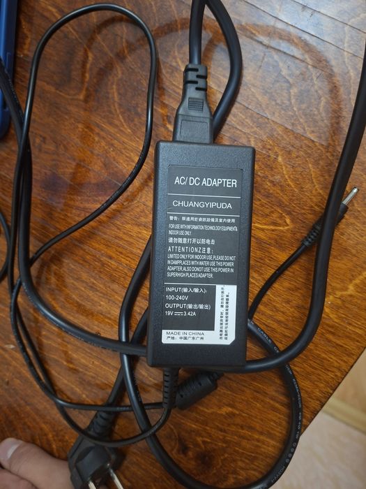 Зарядка универсальная на ноутбук , Acer ,ASUS,HP,Lenovo