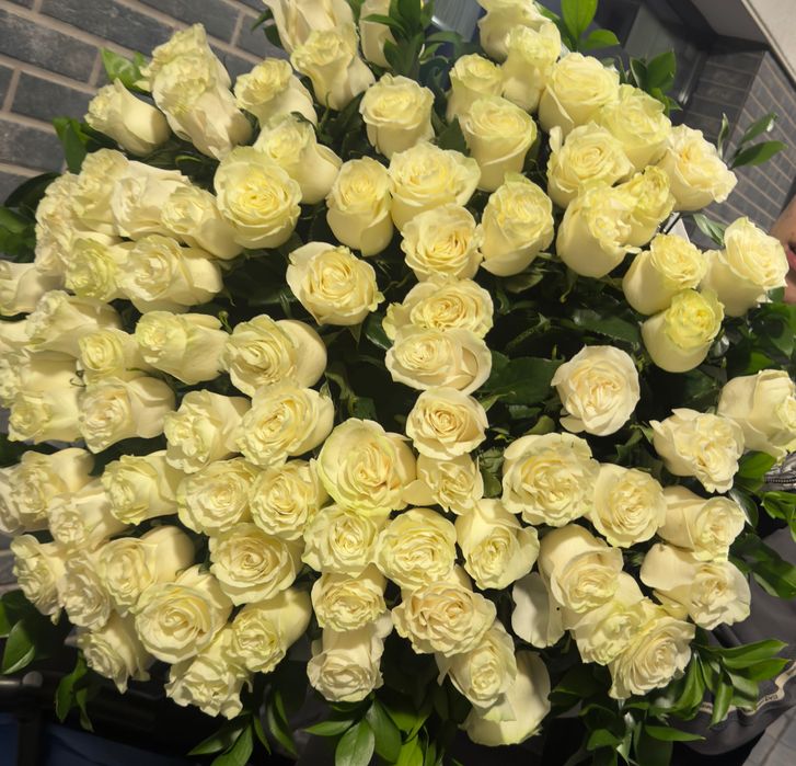 Роза  огромный эффектный букет метровые розы 81-91 штук