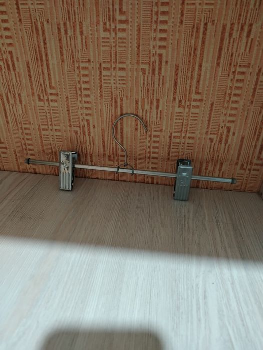 Вешалки для взрослой и детской одежды