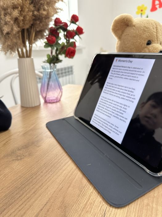 Планшет новый почти