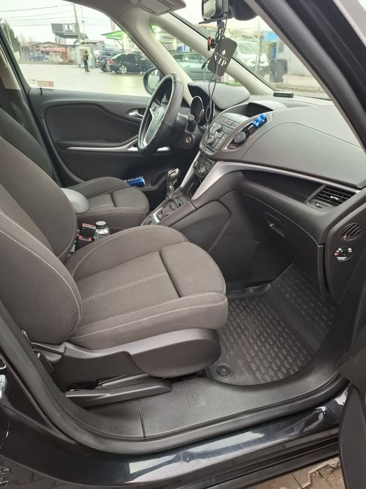 Vând opel zafira tourer 7 locuri
