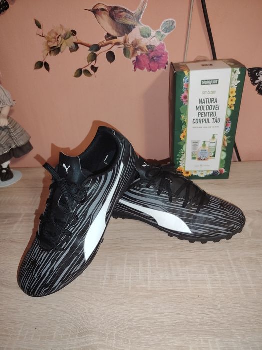 Crampoane baieti in stare foarte buna  putin purtaț..i