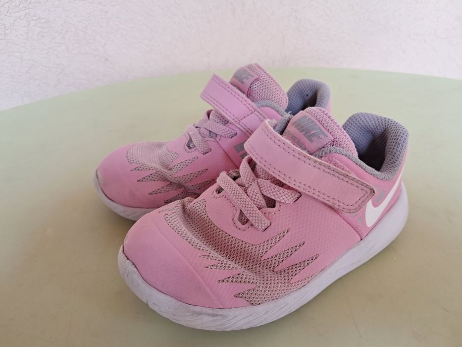 Lot încălțăminte fetițe mărimea 25: șlapi noi +pantofi piele tip barefoot + adidași Nike