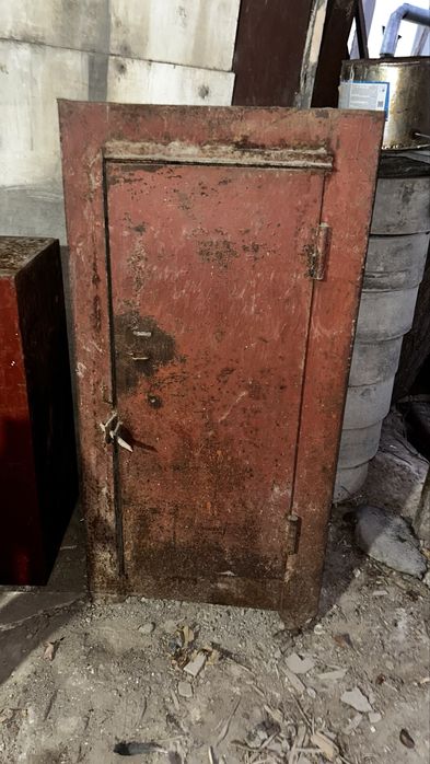 Сейф большой советский