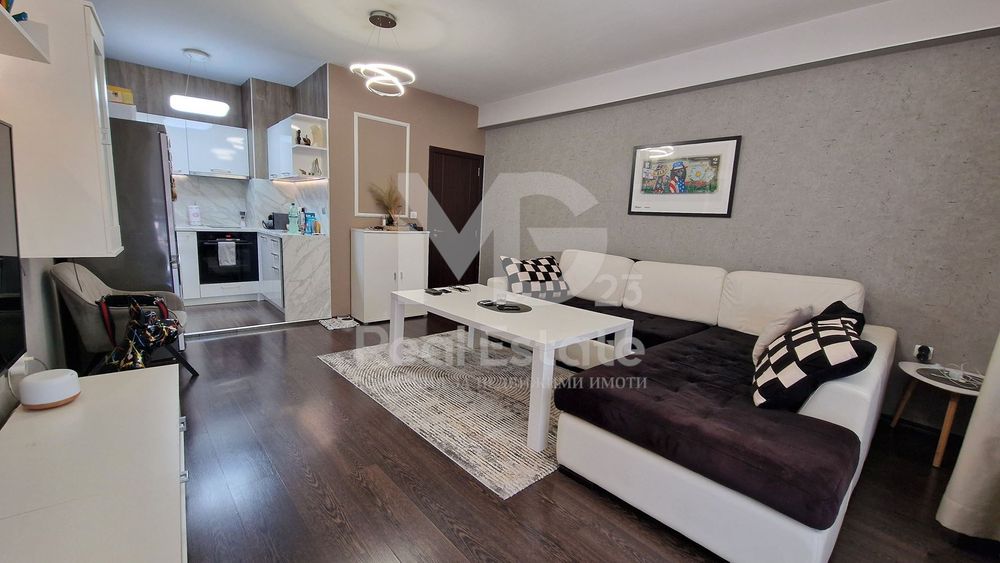 Тристаен обзаведен с паркомясто до Extreme!