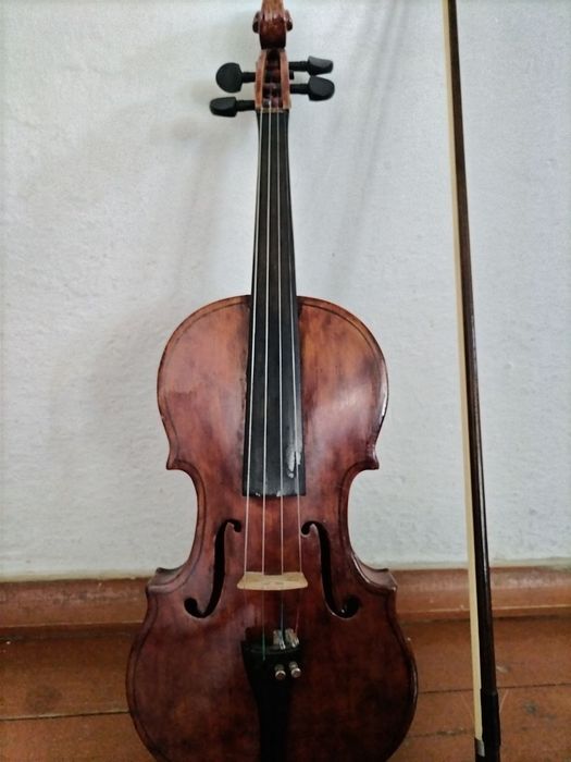 Gitara va skripka sotiladi