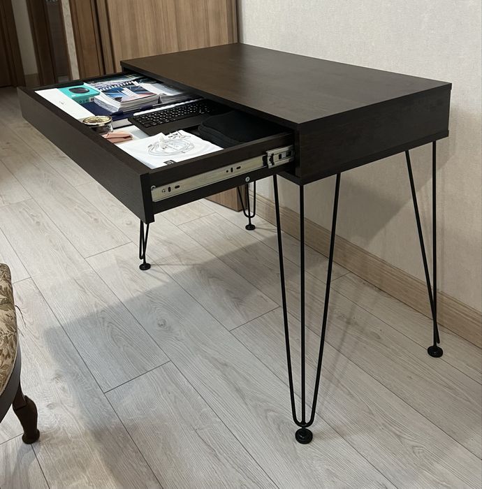 Туалетный / консольный столик