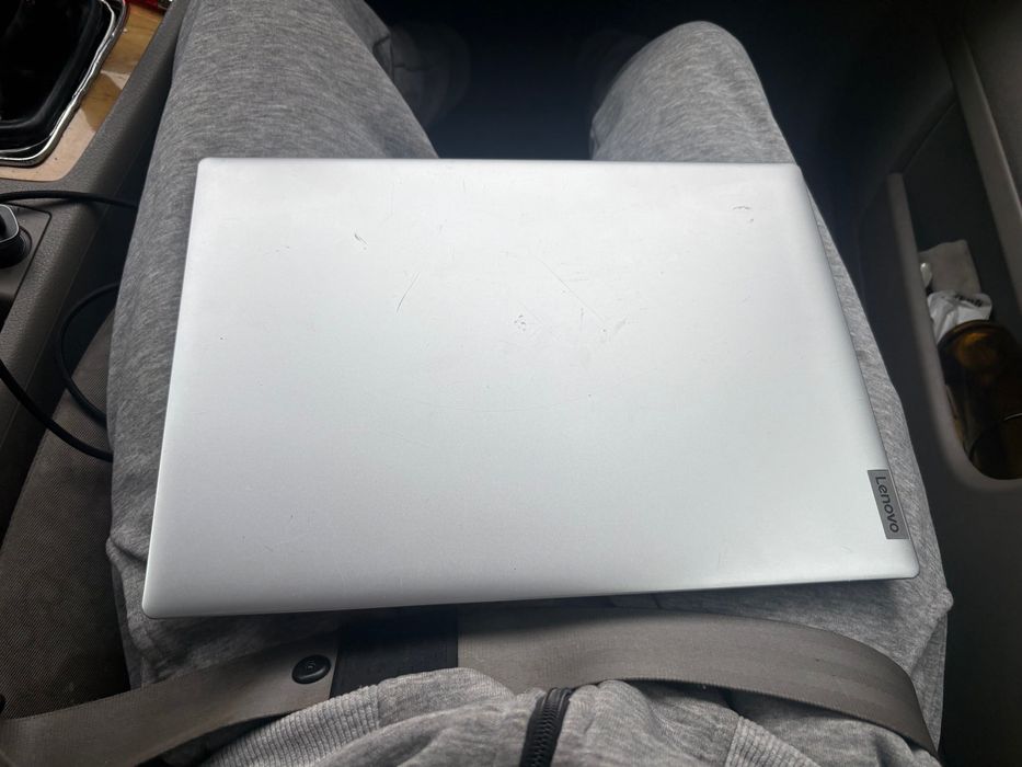 Продавам лаптоп Lenovo