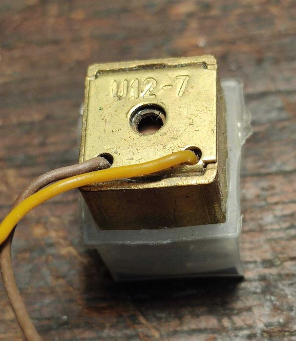 Capete pentru magnetofoane mono  cu doua piste 335 ohm, noi (NOS)