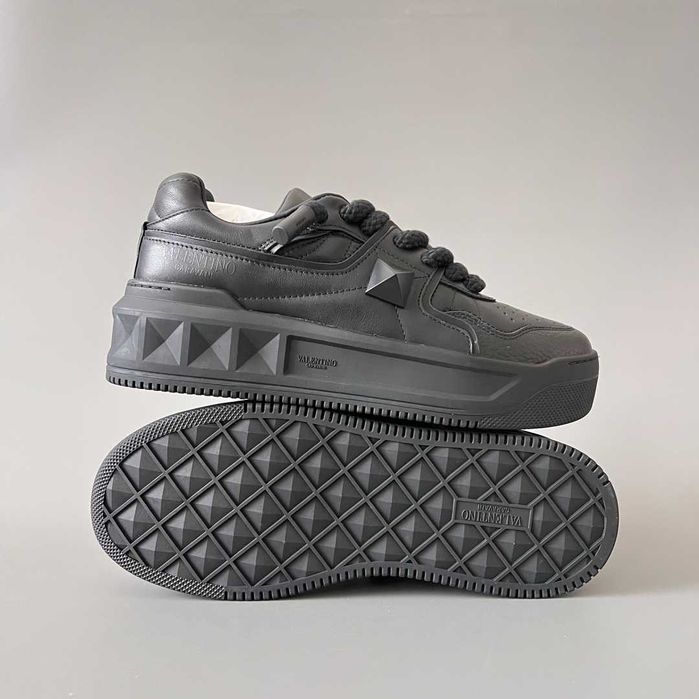 Валентино One Stud 38-ми номер - НАЛИЧНИ