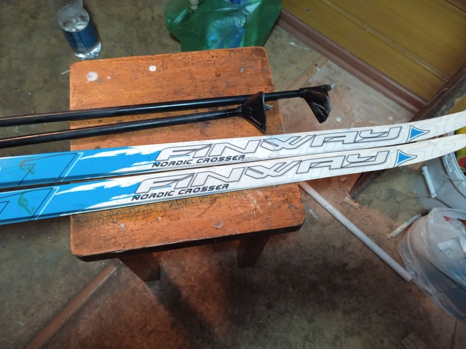 Продам лыжи  в комплекте с ботинками