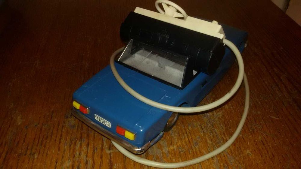 Ретро играчка кола