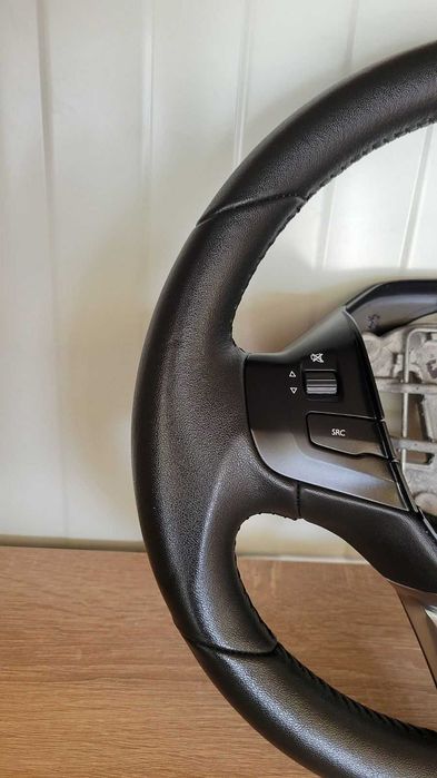 Продавам много запазен кожен волан за PEUGEOT 208 или 2008 2012 - 2019