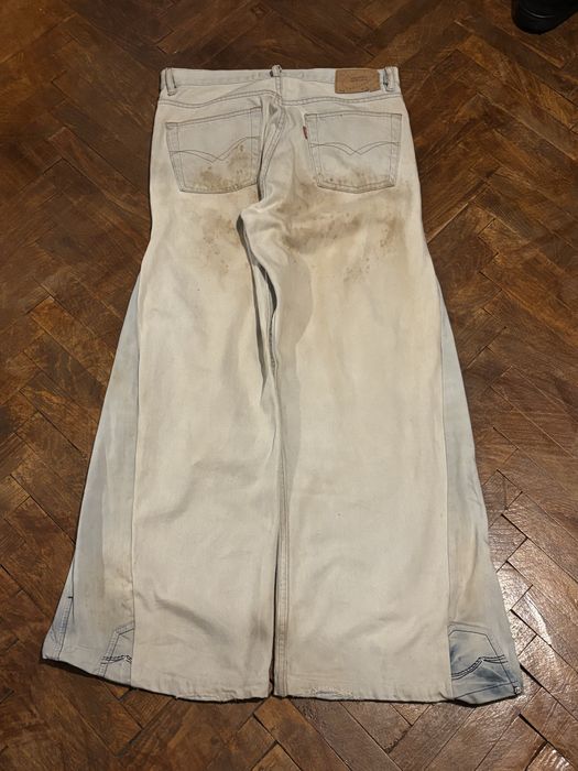 Baggy jeans.