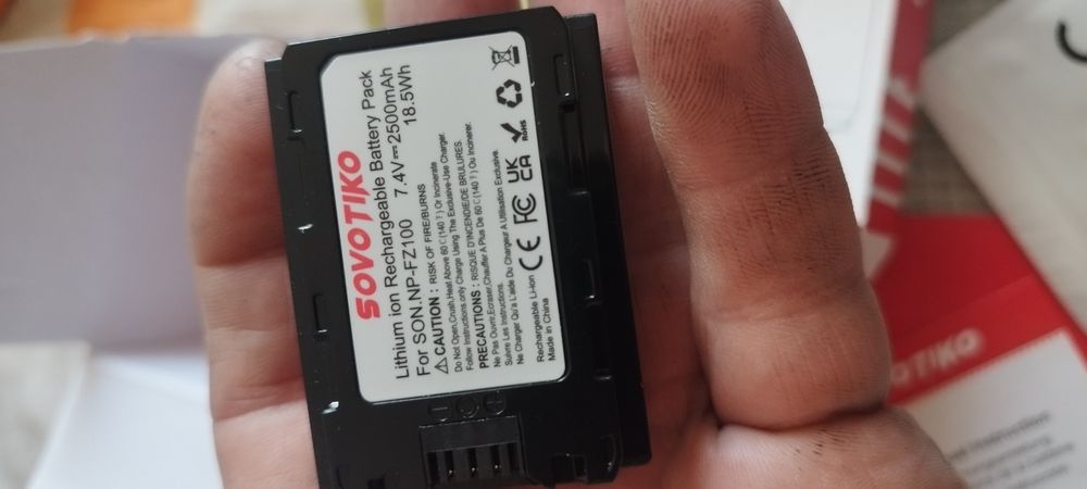 Комплект батерии NP-FZ100 2500mAh, 2 броя, с двупортово зарядно за Sony A7III, A7IV, A7C, ZV-E1