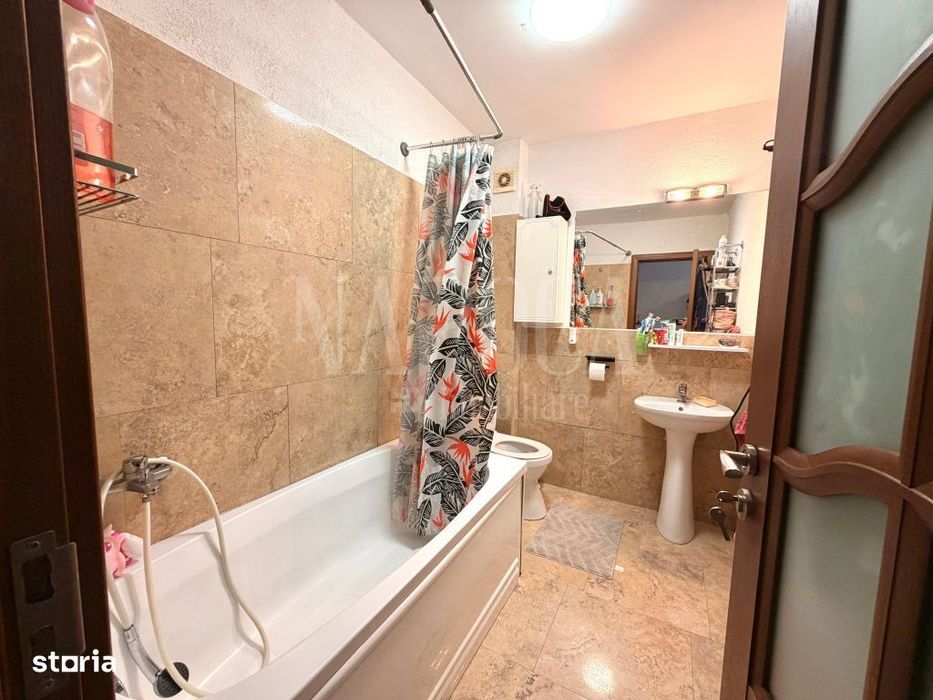 Apartament 3 camere de vanzare in Floresti