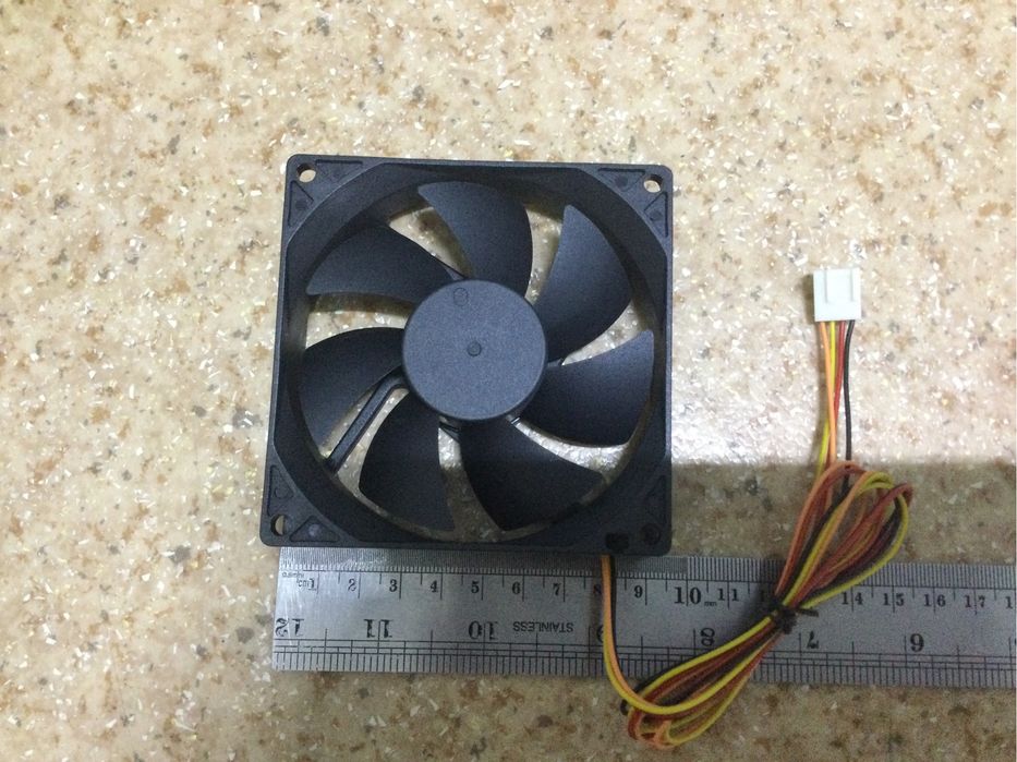 Вентилятор 9см 12В 0.3А 4pin