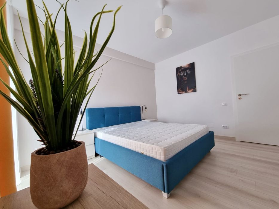 Inchiriez studio ZONA CENTRALA, bloc nou, gradina privata