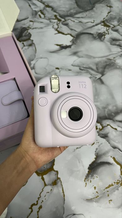 Instax mini 12 + коробка, чехол и альбом.