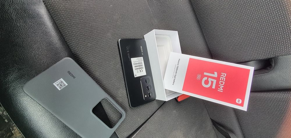 Redmi 15 5G nou la cutie