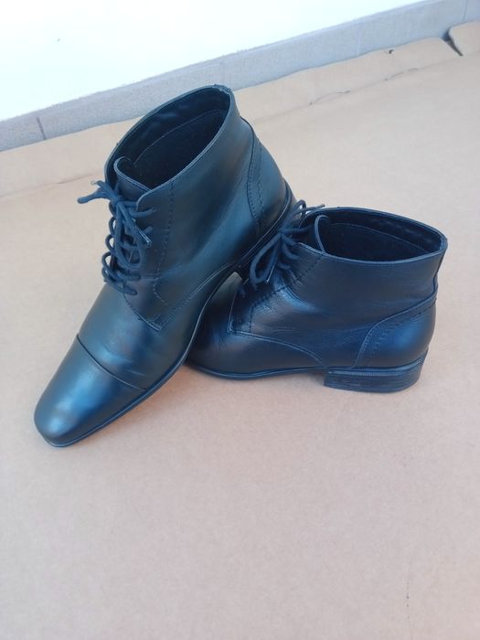 Ghete piele nr.39,interior 27/25 cm,impecabile,elegante.