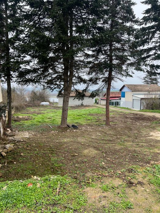 Къща с. Ловец- яз. Тича, първа линия.