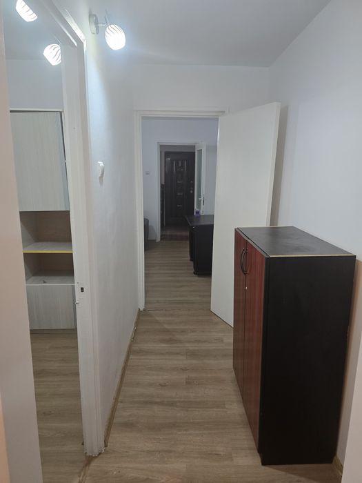 Închiriez apartament 3 camere cartier rovine