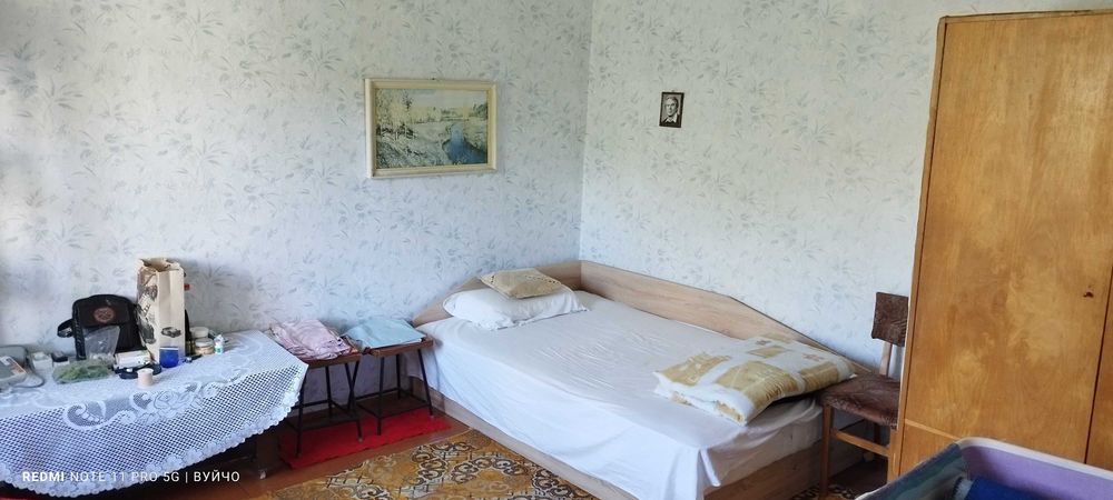 Продава се къща в с.Садовец-Плевенско .86 квадрата къща.На два етажа. Двор-560 кв.м.