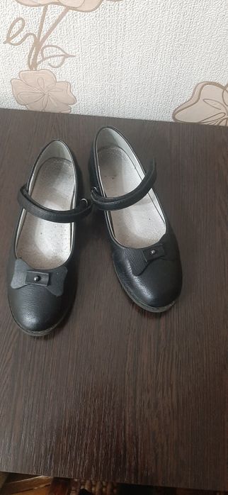 Продам детскую обувь
