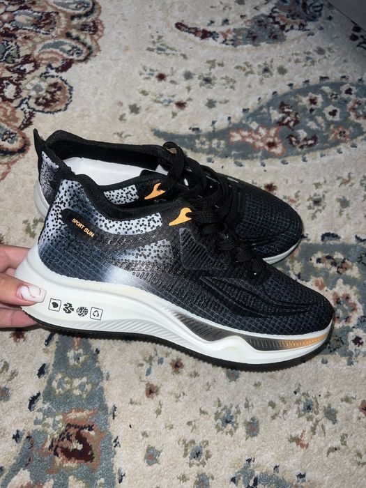 Мужские кроссовки