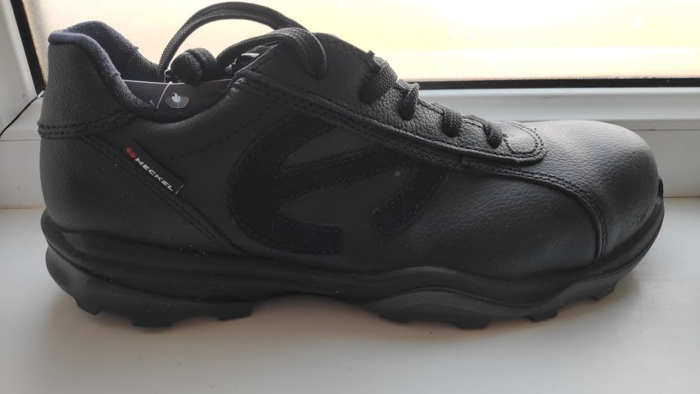 Продам спец обувь