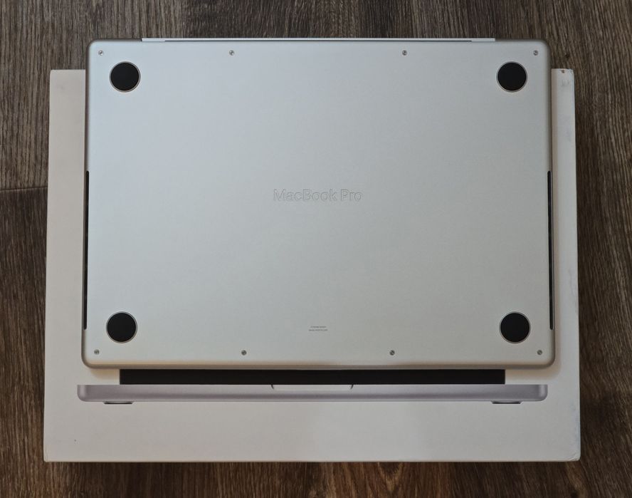 MacBook Pro 14 M5 16/512 (3 цикла)