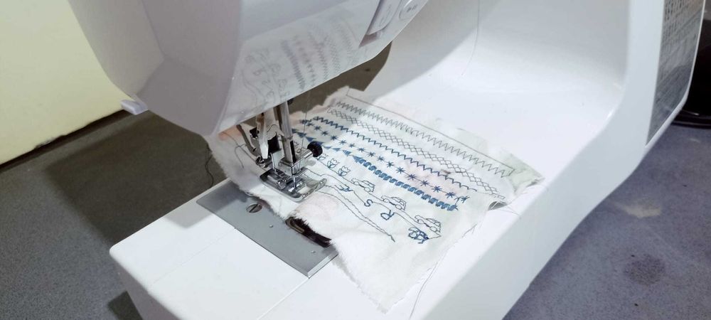 Masina de cusut Singer    Serenade cu peste 100 modele cusaturi