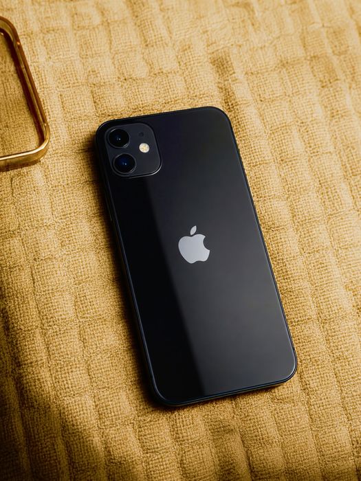 iPhone 11 Black 64 GB