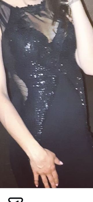 Vand rochie cocheta tip sirena pe corp si cu dantela